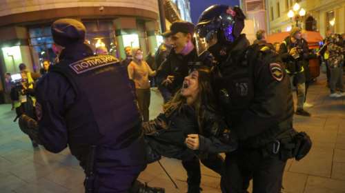 Ρωσία: Δεκάδες συγκεντρώσεις κατά της επιστράτευσης - Με μαζικές συλλήψεις απαντά ο Πούτιν [Βίντεο - Εικόνες]