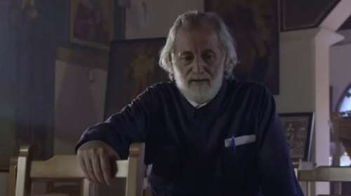 &quot;Σασμός&quot; | Το ανατρεπτικό spoiler του παπά-Μιχάλη για τη σχέση του με τον Παύλο Βρουλάκη