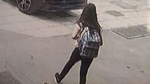 Νέο βίντεο με τη 10χρονη Μαρκέλλα - Παραπατάει ζαλισμένη λίγο μετά την απελευθέρωσή της