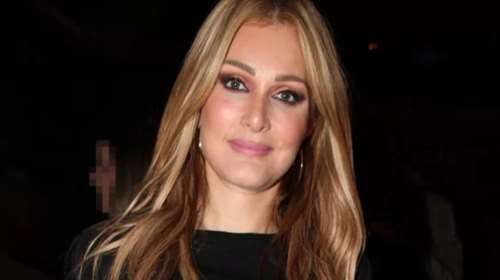 Νατάσα Θεοδωρίδου: Έκοψε βασιλόπιτα με τις κόρες της στην (ολόλευκη) κουζίνα του σπιτιού της