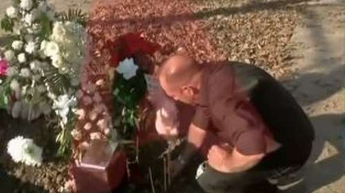 Αλιάκμονας: Ο πατέρας επισκέφθηκε το μνήμα του μωρού - Σήμερα θα είχε τα πρώτα της γενέθλια