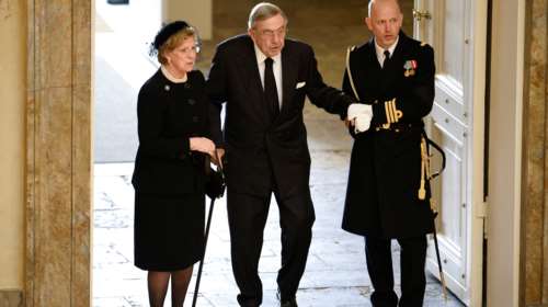 Κωνσταντίνος: Γλύξμπουργκ, τέως βασιλιάς, βασιλιάς ή τέως βασιλιάς των Ελλήνων; - Ποιο είναι το σωστό