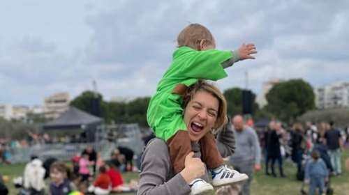 Οικογενειακή γιορτή για τη Γιούλικα Σκαφιδά - &quot;Ο μεγάλος και ο μικρός μου Άγγελος&quot;