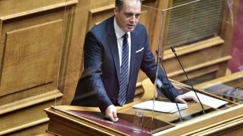 Τα ξαναέβαλε με τον Σωτήρη Τσιόδρα ο Κυριάκος Βελόπουλος- Κόντρα με Θεοχάρη στη Βουλή