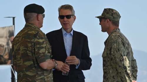 Ο Πάιατ &quot;κάρφωσε&quot; τον ΣΥΡΙΖΑ για την συμφωνία με τις ΗΠΑ- Η αμήχανη απάντηση Κατρούγκαλου και τα καρφιά από τη ΝΔ