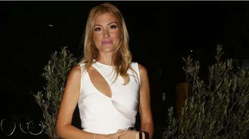 Φόρεσε το λευκό παντελόνι όπως η Ράνια Τζίμα: Ο κομψός συνδυασμός που αξίζει να αντιγράψεις