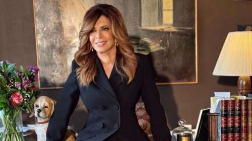 Η Μιμή Ντενίση φόρεσε ένα glam σακάκι με μαύρες παγιέτες από τον αγαπημένο της σχεδιαστή