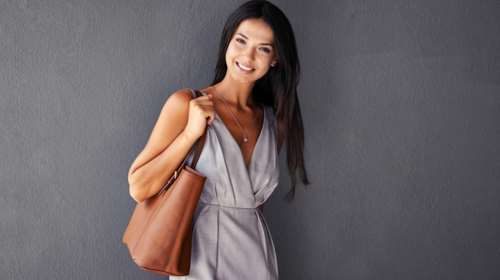 Πόνος στην πλάτη: Μήπως φταίει η τσάντα μας;