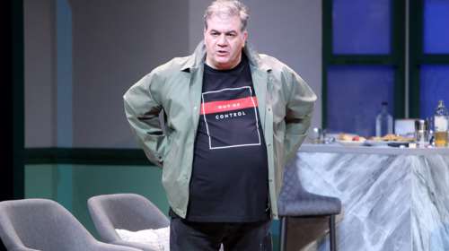 Δημήτρης Σταρόβας για τη μητέρα του: "Ημασταν η π@@@@να με το εξώγαμο, μαζεύανε υπογραφές να μας διώξουν"