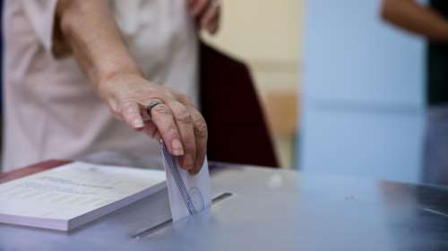 Εκλογές 2023: Μπάχαλο με τους εκλογικούς καταλόγους- 179.000 εγγεγραμμένοι πολίτες είναι άνω των 100 ετών