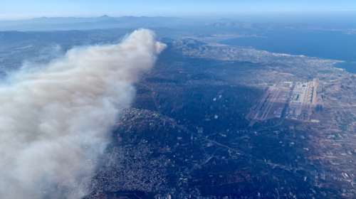 Φωτιά στην Πεντέλη: Το Reuters καταγράφει από ψηλά την καταστροφική πορεία της πυρκαγιάς [Εικόνες]