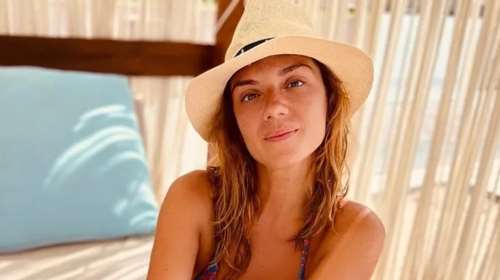 &quot;Έχεις τέτοια μαλλιά και τα ισιώνεις;&quot;: Η Βάσω Λασκαράκη μάς δείχνει τα φυσικά σγουρά μαλλιά της