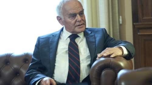 Μανιτάκης: Συνταγματική η υποχρεωτικότητα του εμβολιασμού - Νόμιμες οι κυρώσεις στους αρνητές