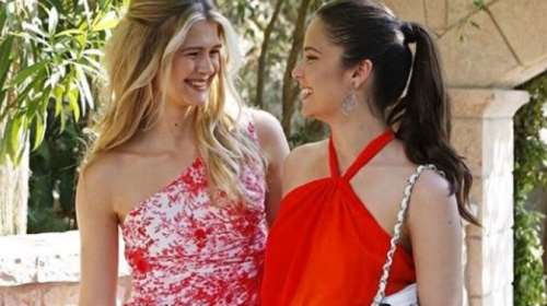 Αλεξάνδρα Κωστοπούλου: Με ροζ ολόσωμο μαγιό και καφτάνι στην Πάτμο