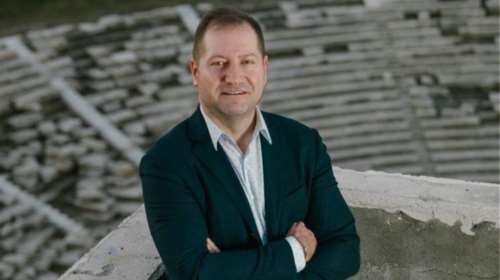 Η απάντηση του επιχειρηματία Νταβέλη στους αντιεξουσιαστές- &quot;Τρομοκρατούν την οικογένειά μου&quot;