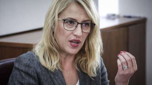 Η ατάκα της Ρένας Δούρου &quot;με...πρόσχημα την πανδημία&quot; προκάλεσε πόλεμο με τη ΝΔ- &quot;Εισαι πρωταθλήτρια των ψεκασμένων&quot;