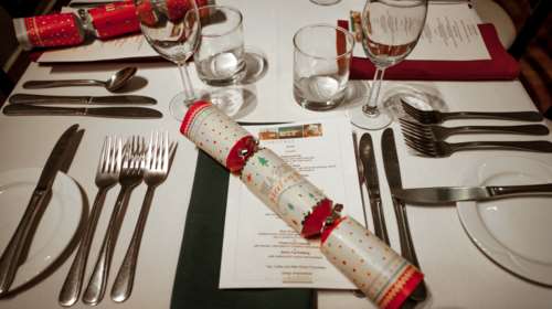 Δεν αλλάζει ο αριθμός των 9 ατόμων για το ρεβεγιόν - Απάντηση Πέτσα στους λοιμωξιολόγους