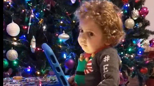 Παναγιώτης Ραφαήλ: Χριστούγεννα στο σπίτι με την οικογένειά του - Συγκινεί ο πατέρας του [Βίντεο]