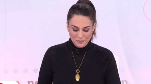 Πένθος στην ΕΡΤ: Η στιγμή που η παρουσιάστρια με τρεμάμενη φωνή ανακοίνωσε τον θάνατο του σκηνοθέτη της