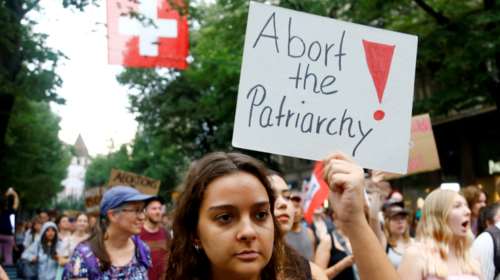 ΗΠΑ: Εγκρίθηκε από το κοινοβούλιο της Άιοβα νομοσχέδιο που απαγορεύει τις αμβλώσεις μετά την 6η εβδομάδα της κύησης