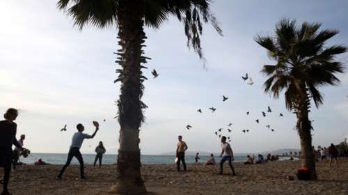 Θέμα στο Reuters η &quot;απόδραση&quot; των Ελλήνων από το lockdown για να πάνε παραλία [Εικόνες]