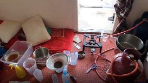 Η αστυνομία ανακάλυψε παρασκευαστήριο κρυσταλλικής μεθαμφεταμίνης στην Κυψέλη - Βρέθηκε και ηρωίνη και ecstasy