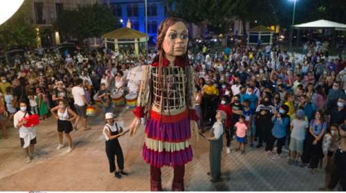 Ποια είναι η &quot;Μικρή Αμαλ&quot; που ταξιδεύει σε όλη την Ελλάδα [Εικόνες-Βίντεο]