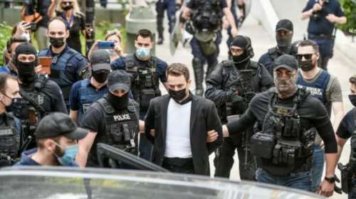 Μπάμπης Αναγνωστόπουλος: Με κινητό στη φυλακή, βιντεοκλήσεις και σερφάρισμα στο διαδίκτυο...