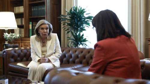 Συνάντηση Κατερίνας Σακελλαροπούλου με την Μαριάννα Βαρδινογιάννη: Δωρεά σε ευπαθείς που επλήγησαν από την πανδημία
