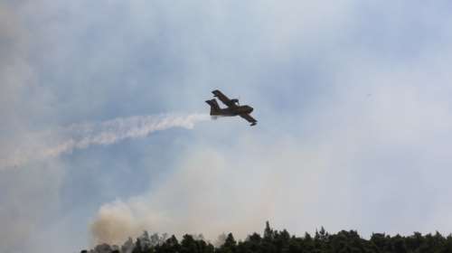 Δασικές πυρκαγιές σε Κορινθία και Αιτωλικό: Επιτόπου ισχυρές δυνάμεις της Πυροσβεστικής