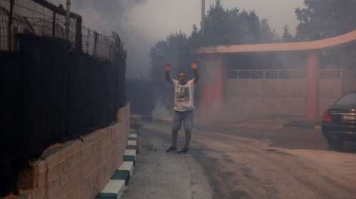 Φωτιά στην Κερατέα: Νέο έκτακτο μήνυμα του 112 - &quot;Εκκενώστε τώρα την Ανάβυσσο&quot;