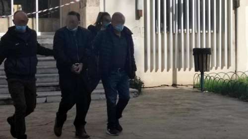 Αγρίνιο: Προφυλακίστηκε ο μητροκτόνος - Ακατάληπτα όσα είπε στην απολογία - Τι ζητά η οικογένειά του [Βίντεο]