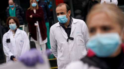 Συγκίνηση στην Ισπανία: Γιατροί κράτησαν ενός λεπτού σιγή για τους 48 συναδέλφους τους που πέθαναν