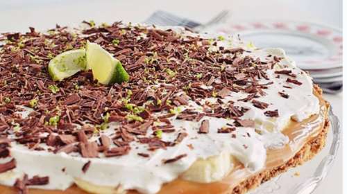 Μπανόφι με έτοιμο καραμελωμένο ζαχαρούχο και λάιμ: Η δροσιστική παραλλαγή για φανταστικό καλοκαιρινό γλυκό χωρίς κόπο