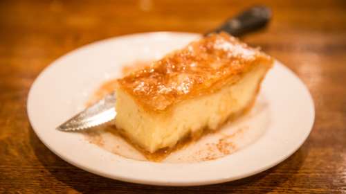 Γλυκό για τον Δεκαπενταύγουστο: Τέλειο γαλακτομπούρεκο με τραγανό φύλλο και πλούσια γεύση