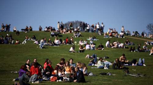 Καθηγήτρια ιολογίας προειδοποιεί για νέο κύμα πανδημίας το φθινόπωρο