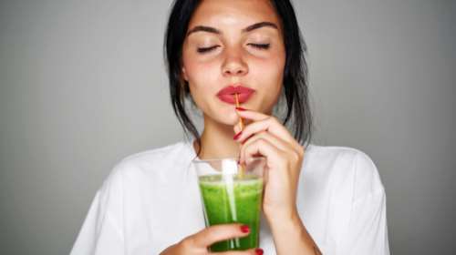 Να πώς θα μειώσετε τα πρόωρα σημάδια γήρανσης με τη διατροφή σας