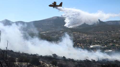 Φωτιά στη Νέα Μάκρη στο Μάτι: Κινητοποιήθηκαν εναέριες δυνάμεις- Προληπτικό μήνυμα από το 112