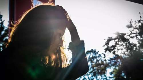 Αλήθεια ή μύθος; Η απώλεια μάς κάνει να γερνάμε πιο γρήγορα; Τι λέει η επιστήμη