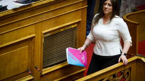 Αίτημα-διάβημα της Κωνσταντοπούλου στον Τασούλα για τη διερμηνεία των συνεδριάσεων στη νοηματική