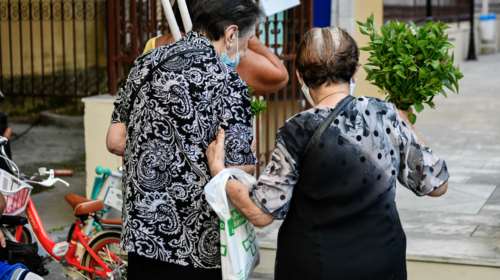 Κορονοϊός: Συρροή κρουσμάτων μετά από κηδεία στην Πρέβεζα