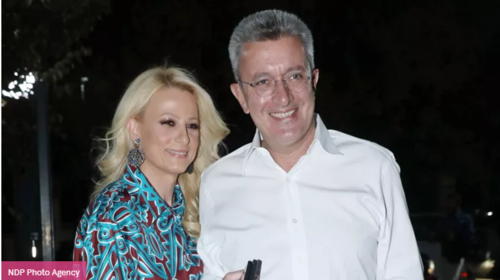 Νίκος Χατζηνικολάου - Κρίστη Τσολακάκη: Η σπάνια βραδινή έξοδος του ζευγαριού στο Θέατρο Άλσος [εικόνες]