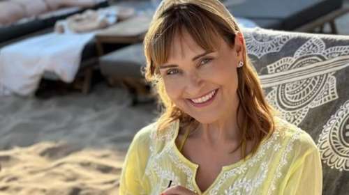 Μάρα Ζαχαρέα: Super stylish σε εστιατόριο στη Νάουσα της Πάρου