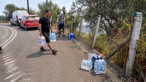 Φωτιές: Τεράστια η ανταπόκριση του κόσμου στη συγκέντρωση ειδών πρώτης ανάγκης για βοήθεια