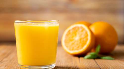 Τι θα συμβεί στο σώμα σας αν πίνετε φρέσκο χυμό πορτοκάλι κάθε μέρα;