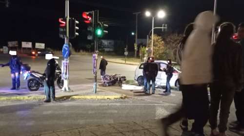 Τραγωδία στο Αγρίνιο: &quot;Η κοπέλα είναι πολύ σοβαρά&quot; - Νεκρός ο αδερφός της που οδηγούσε τη μηχανή