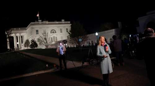 Εκλογες ΗΠΑ 2020: Τα exit poll δείχνουν ότι ο Τραμπ κερδίζει τους Λατινοαμερικανούς, χάνει τους ηλικιωμένους