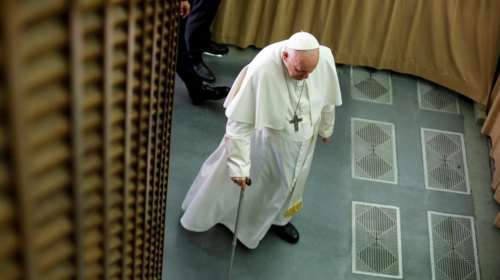 Πάπας Φραγκίσκος: Μικρή βελτίωση της υγείας του αλλά δεν προβλέπεται να πάρει άμεσα εξιτήριο