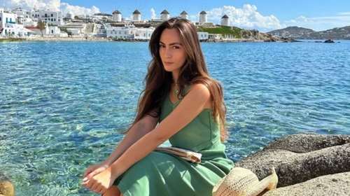 Το πολύ κολακευτικό χτένισμα που λατρεύουν όλες οι Ελληνίδες influencers τώρα