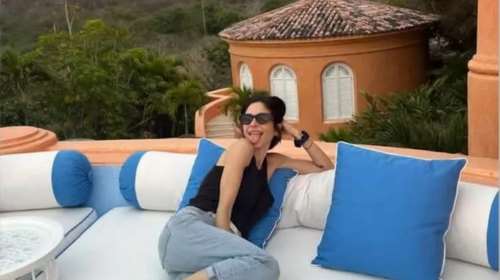 Σοφία Καρβέλα: Αγκαλιά με τον γιο της, Νίκο φορώντας τα μαγιό τους, στη Φλόριντα